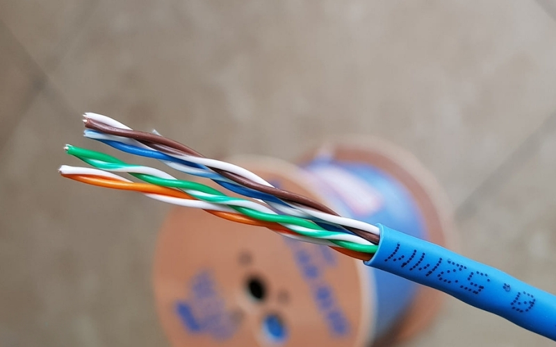 Dây cáp mạng lõi xoắn (network cable)