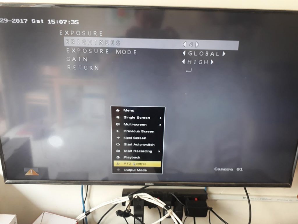 chọn tùy chọn “PTZ Control” để mở bảng điều khiển