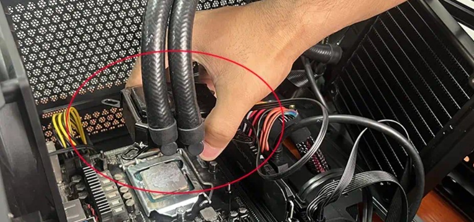 tháo bộ làm mát AIO