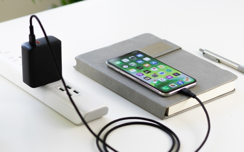 Có nên sạc nhồi pin cho smartphone hiện đại không