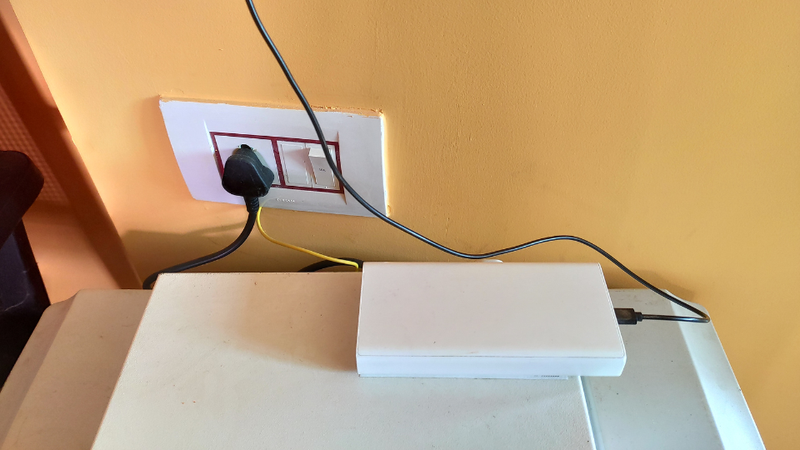 Kết nối sạc dự phòng với nguồn điện