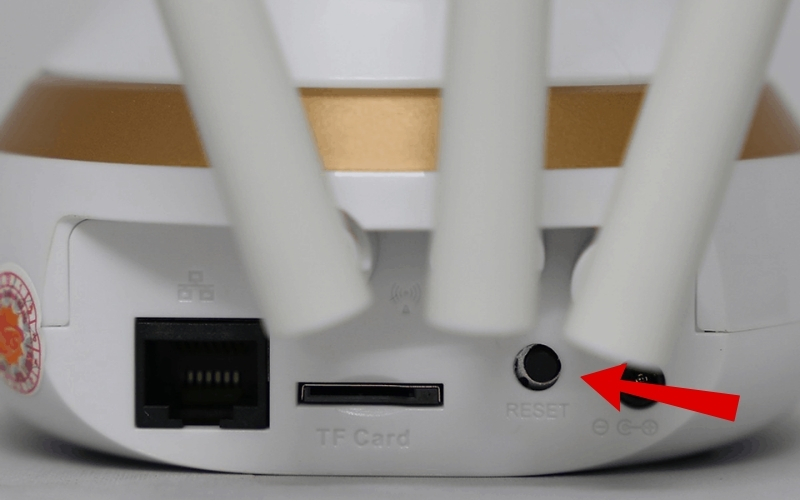 Kiểm tra và vệ sinh nút reset