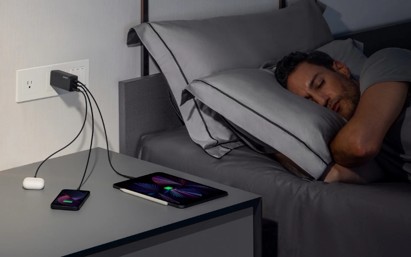 Không cắm sạc quá lâu hoặc sạc qua đêm