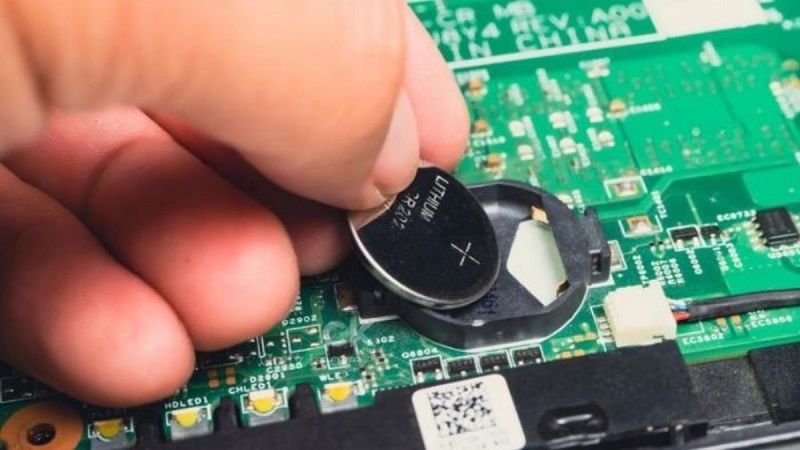Tiền hành thay pin và thiết lập lại ngày giờ