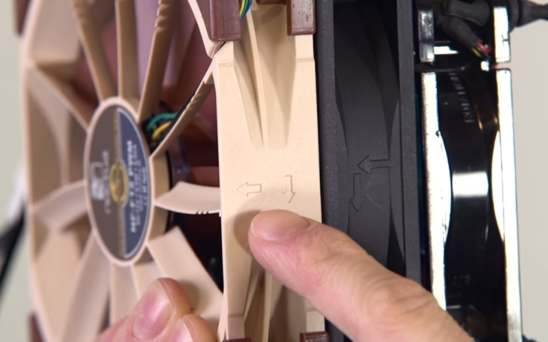 Dấu mũi tên chỉ hướng thổi của quạt