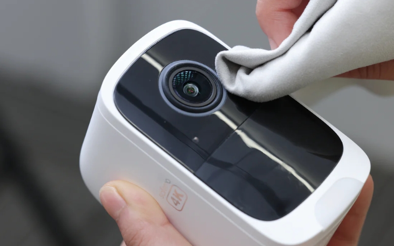 Vệ sinh camera và làm sạch các khe tản nhiệt